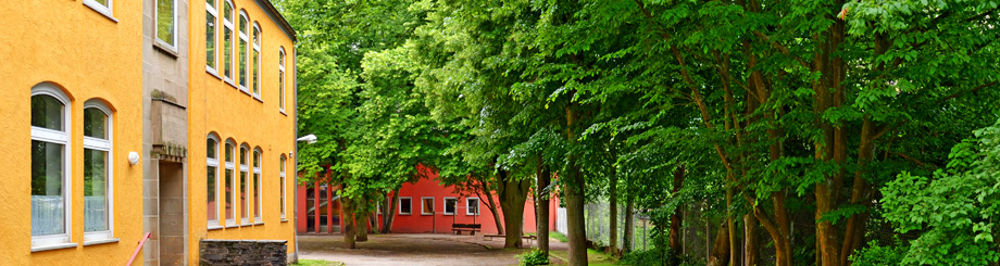Grundschule Heiligkreuz - Ansicht Schulhof